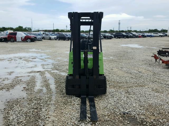 G138MB00266477FA - 2000 CLAR FORKLIFT GREEN photo 9