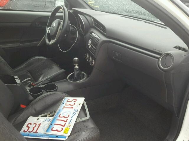 JTKJF5C78B3003537 - 2011 TOYOTA SCION TC 白色 照片 5