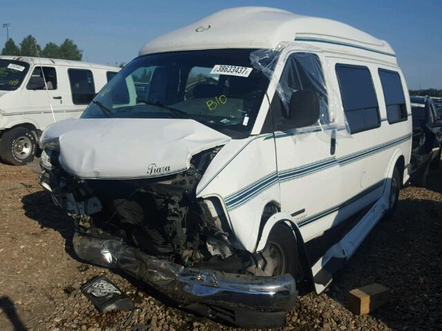 1GDFG15RXT1031821 - 1996 GMC SAVANA RV WHITE photo 2