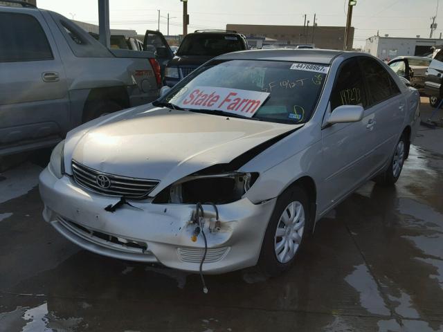 4T1BE32K95U037733 - 2005 TOYOTA CAMRY SILVER photo 2