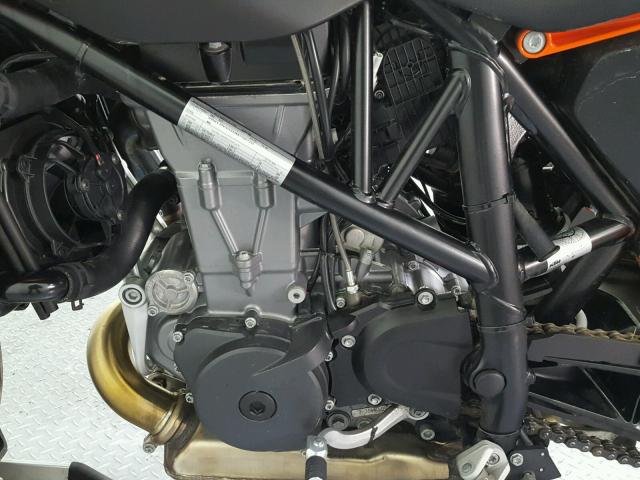 VBKLDV405HM798720 - 2017 KTM 690 DUKE ORANGE photo 11