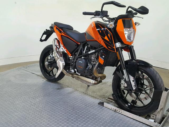 VBKLDV405HM798720 - 2017 KTM 690 DUKE ORANGE photo 2