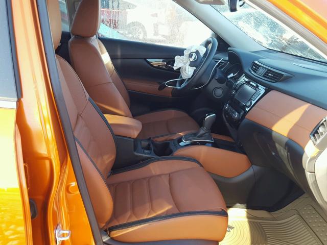 JN8AT2MT6HW143186 - 2017 NISSAN ROGUE S ORANGE photo 5