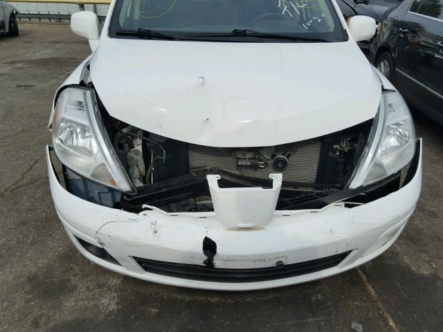 3N1BC13E28L463742 - 2008 NISSAN VERSA S WHITE photo 9