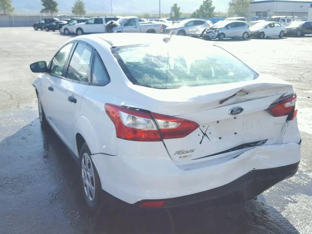 1FAHP3E2XCL287740 - 2012 FORD FOCUS S WHITE photo 3