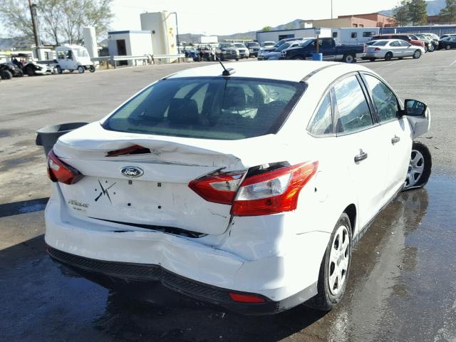 1FAHP3E2XCL287740 - 2012 FORD FOCUS S WHITE photo 4