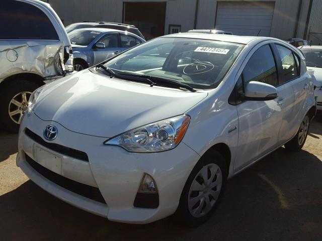 JTDKDTB35E1569272 - 2014 TOYOTA PRIUS C WHITE photo 2