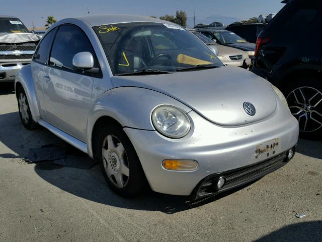 3VWCA21C2YM451418 - 2000 VOLKSWAGEN NEW BEETLE 银色 照片 1