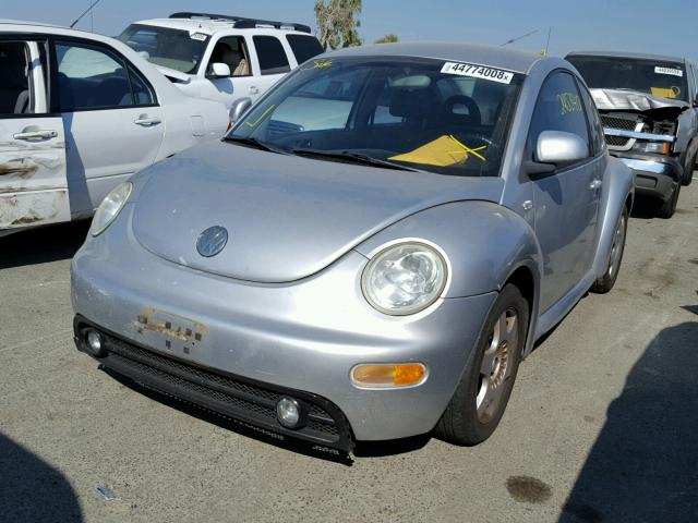 3VWCA21C2YM451418 - 2000 VOLKSWAGEN NEW BEETLE 银色 照片 2