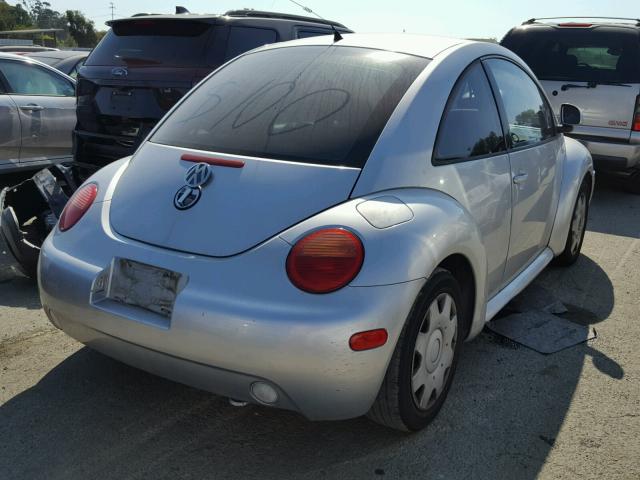 3VWCA21C2YM451418 - 2000 VOLKSWAGEN NEW BEETLE 银色 照片 4