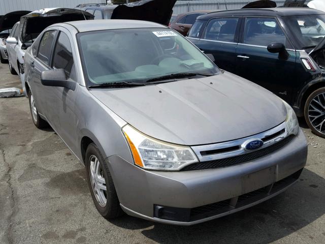 1FAHP34N38W281800 - 2008 FORD FOCUS S/SE SILVER photo 1