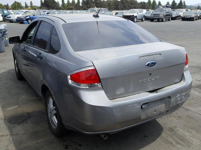 1FAHP34N38W281800 - 2008 FORD FOCUS S/SE SILVER photo 3