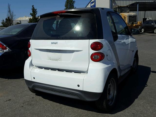 WMEEJ3BA4EK738438 - 2014 SMART FORTWO PUR WHITE photo 4