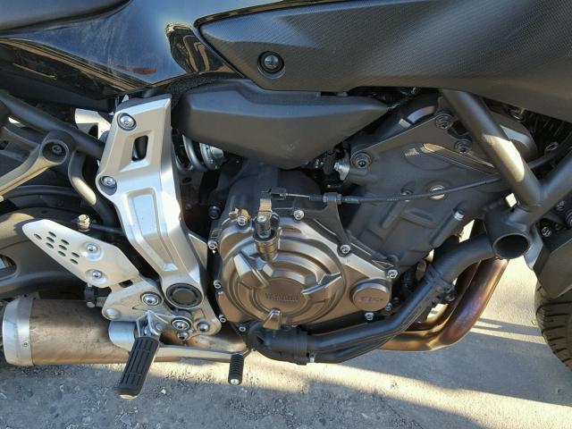 JYARM06YXGA003268 - 2016 YAMAHA FZ07 C BLACK photo 7