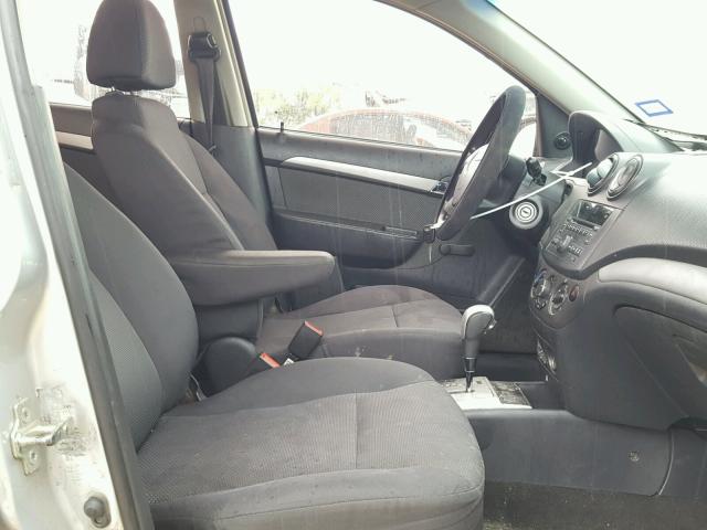 KL1TD56E79B662555 - 2009 CHEVROLET AVEO LS GRAY photo 5