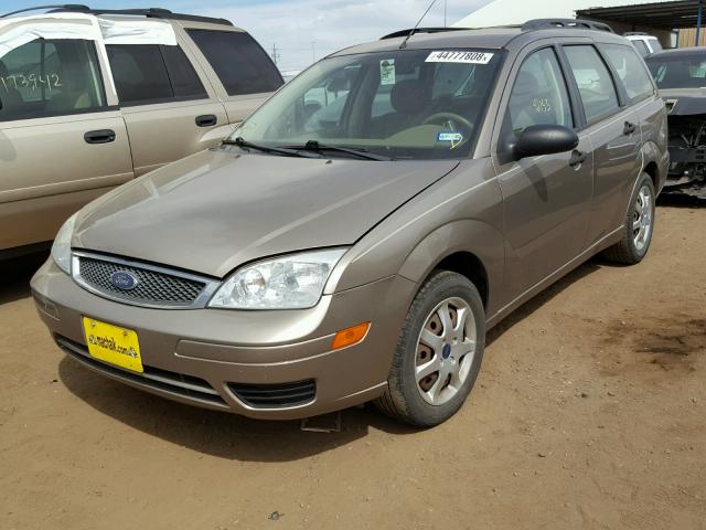 1FAFP36N85W264653 - 2005 FORD FOCUS ZXW BEIGE photo 2