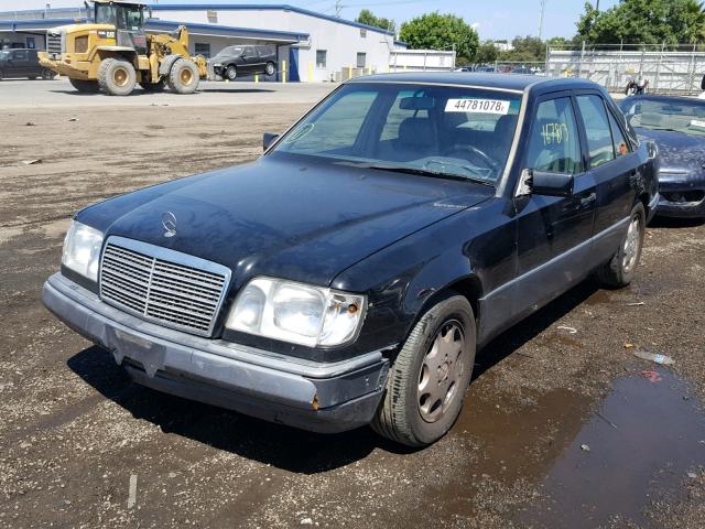 WDBEA32E5RC076434 - 1994 MERCEDES-BENZ E 320 BLACK photo 2