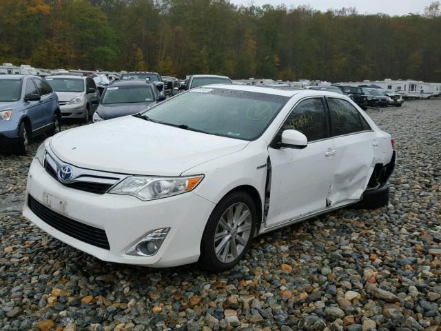 4T1BD1FK0CU027302 - 2012 TOYOTA CAMRY HYBR WHITE photo 2