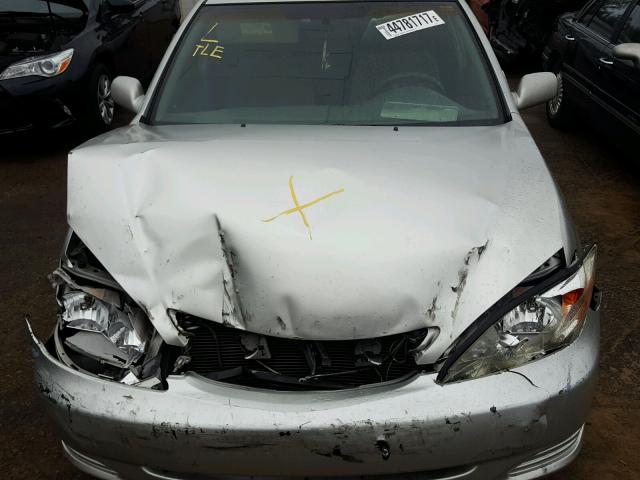 4T1BE32K02U530390 - 2002 TOYOTA CAMRY LE ვერცხლისფერი ფოტო 7