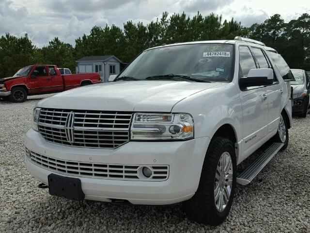5LMJJ2H59DEL09075 - 2013 LINCOLN NAVIGATOR WHITE photo 2