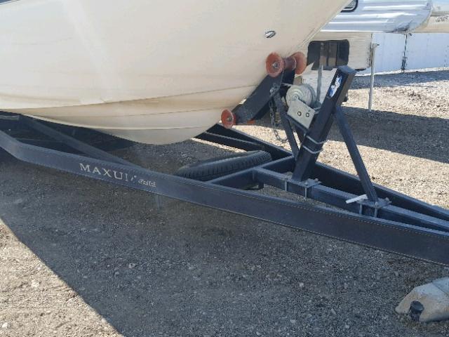 MXYA61MTB202 - 2002 MAXU MARINE/TRL WHITE photo 6