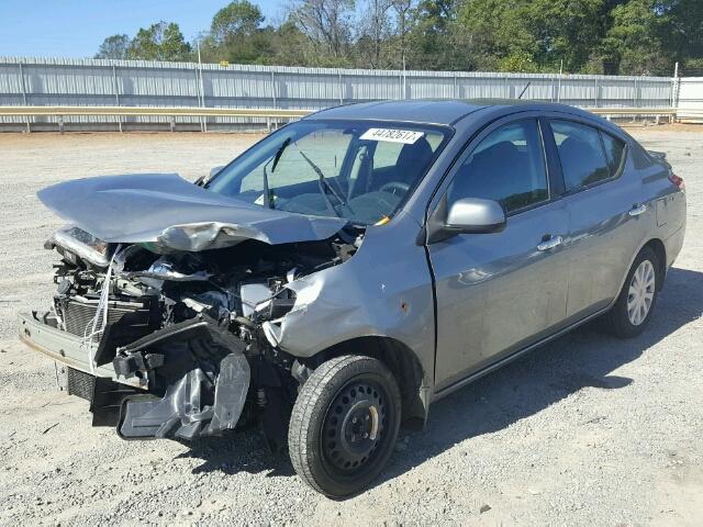 3N1CN7APXDL879764 - 2013 NISSAN VERSA S GRAY photo 2