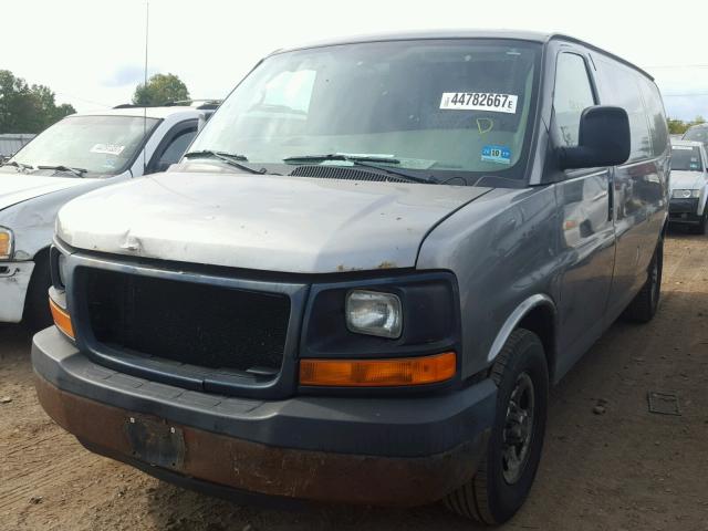 1GTFG154281101165 - 2008 GMC SAVANA GRAY photo 2