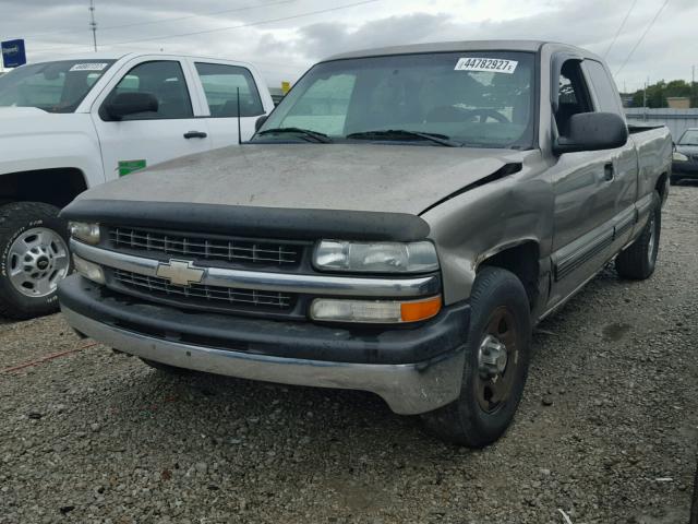 2GCEC19V421362678 - 2002 CHEVROLET SILVERADO SILVER photo 2