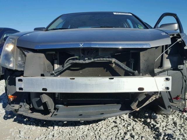 1G6DM56T450212334 - 2005 CADILLAC CTS SILVER photo 9