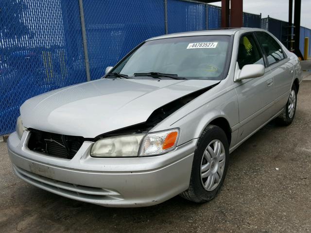 4T1BG28K0YU643163 - 2000 TOYOTA CAMRY CE SILVER photo 2