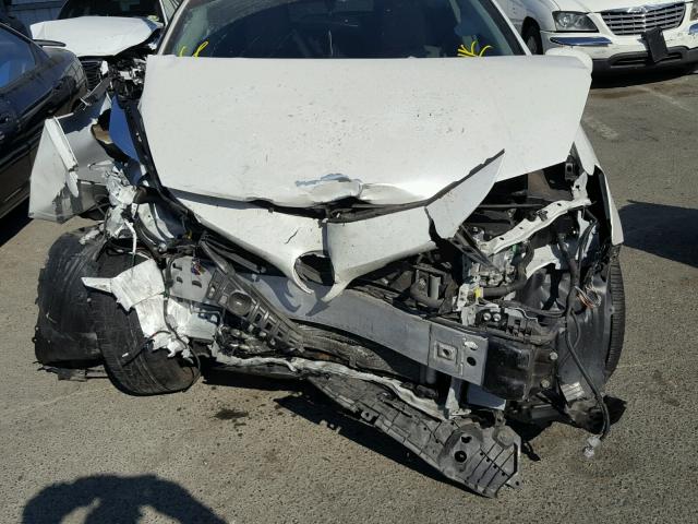 JTDZN3EU5FJ031656 - 2015 TOYOTA PRIUS V WHITE photo 7