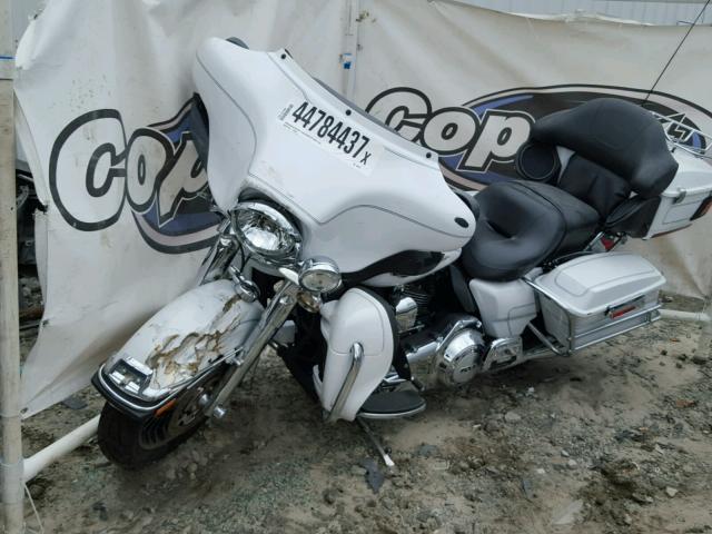 1HD1FCM10CB635427 - 2012 HARLEY-DAVIDSON FLHTCU ULT WHITE photo 2