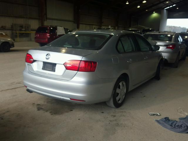 3VW2K7AJ8DM282293 - 2013 VOLKSWAGEN JETTA BASE 银色 照片 4
