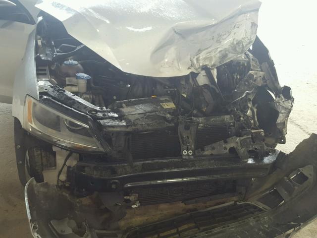 3VW2K7AJ8DM282293 - 2013 VOLKSWAGEN JETTA BASE 银色 照片 9