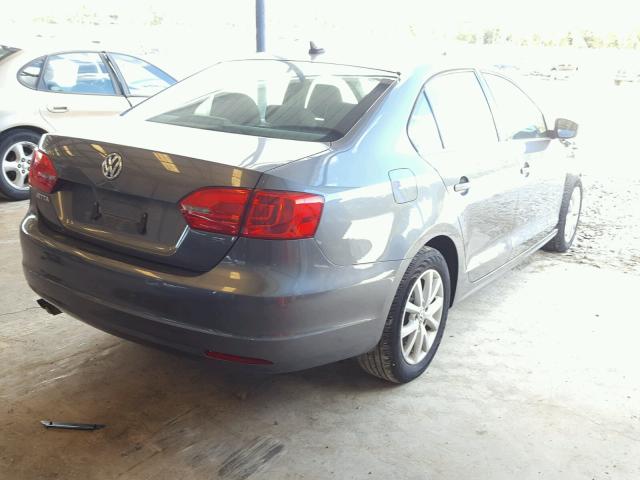 3VWD07AJ0EM434955 - 2014 VOLKSWAGEN JETTA SE GRAY photo 4