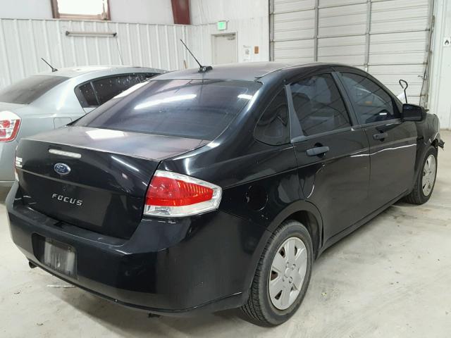 1FAHP34N98W232066 - 2008 FORD FOCUS S/SE BLACK photo 4