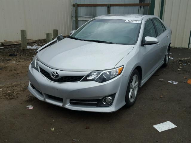 4T1BF1FK9DU684899 - 2013 TOYOTA CAMRY SILVER photo 2