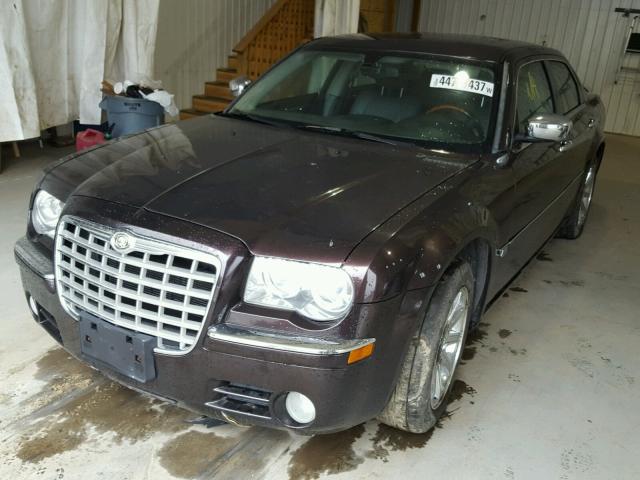 2C3AA63HX5H603597 - 2005 CHRYSLER 300C BURGUNDY photo 2