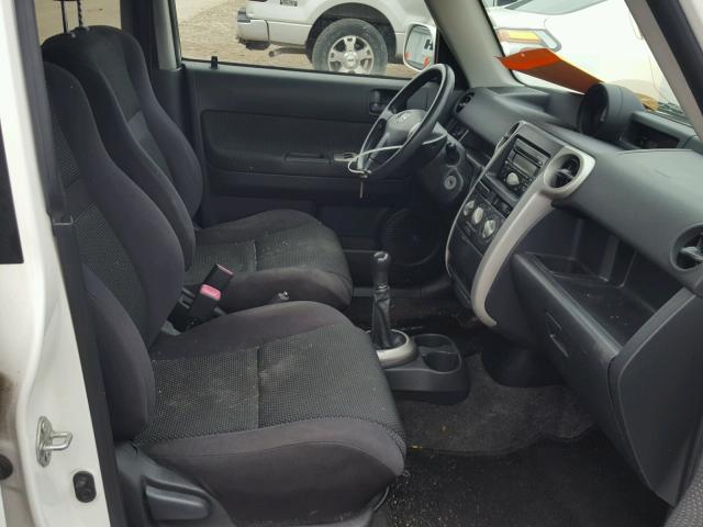 JTLKT334050180527 - 2005 TOYOTA SCION XB Blanco foto 5