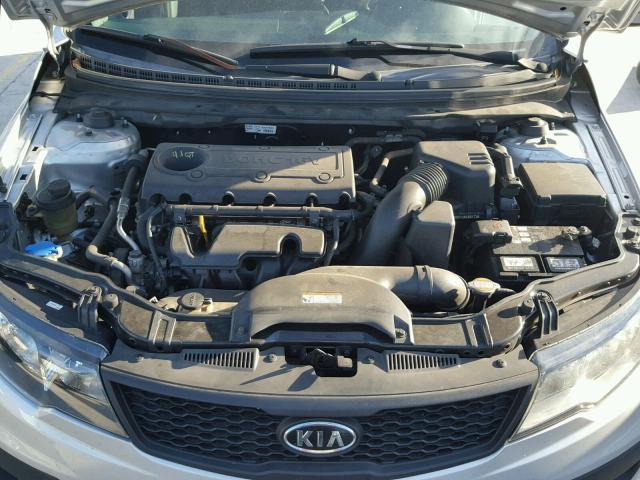 KNAFU6A20B5332962 - 2011 KIA FORTE EX SILVER photo 7