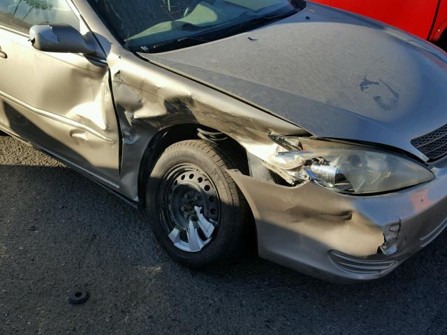 4T1BE32K54U369795 - 2004 TOYOTA CAMRY LE ოქროსფერი ფოტო 9