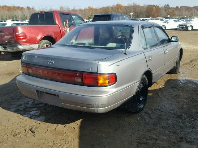 4T1SK12E3RU411461 - 1994 TOYOTA CAMRY LE SILVER photo 4