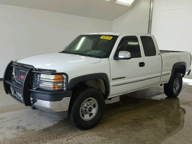 1GTHC29G11E223741 - 2001 GMC SIERRA C25 WHITE photo 2