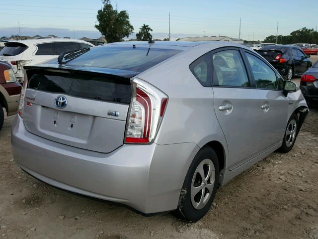 JTDKN3DU9F0435911 - 2015 TOYOTA PRIUS 银色 照片 4