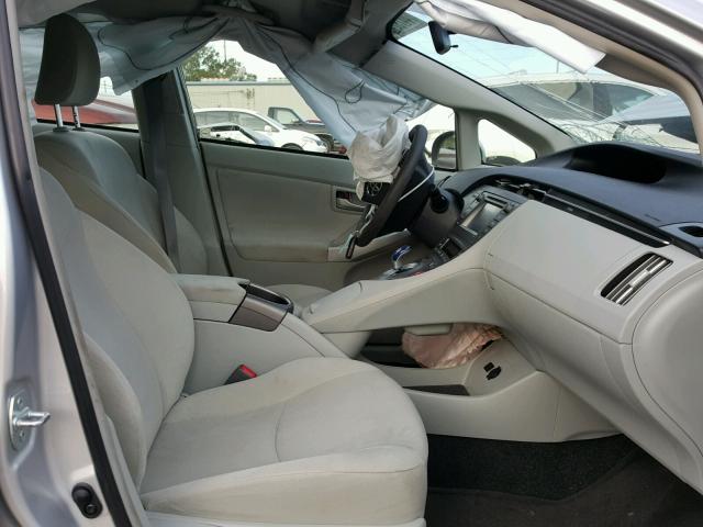 JTDKN3DU9F0435911 - 2015 TOYOTA PRIUS 银色 照片 5