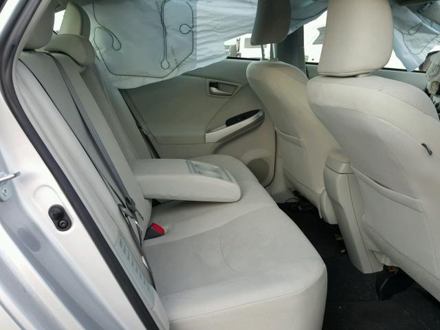 JTDKN3DU9F0435911 - 2015 TOYOTA PRIUS 银色 照片 6