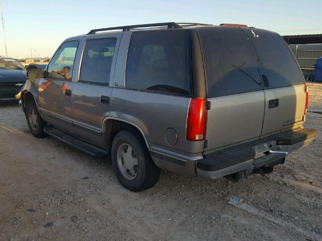 1GNEC13R8XJ309322 - 1999 CHEVROLET TAHOE C150 GOLD photo 3