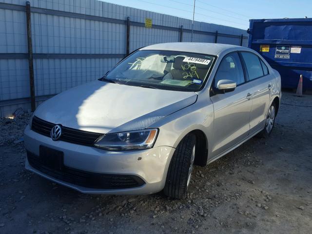 3VWBX7AJ6BM108219 - 2011 VOLKSWAGEN JETTA SILVER photo 2