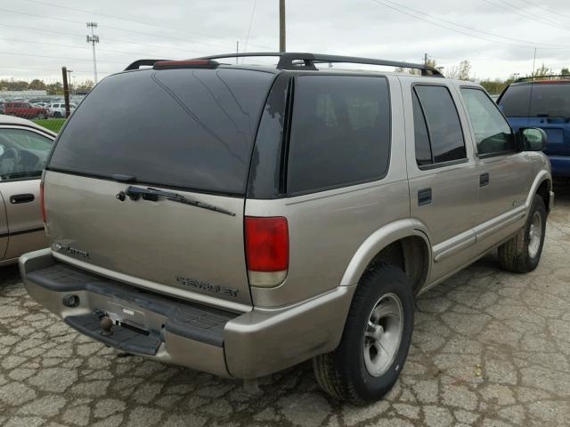 1GNCS13W82K241073 - 2002 CHEVROLET BLAZER BROWN photo 4