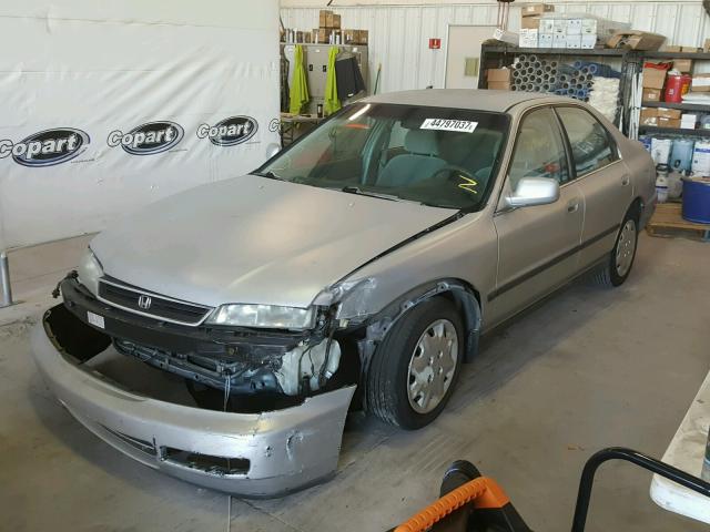 1HGCD5633VA015529 - 1997 HONDA ACCORD SILVER photo 2